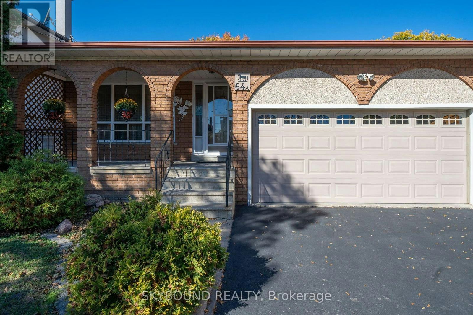 64A Saint Georges Boulevard, Toronto, ON, M9R 1X4