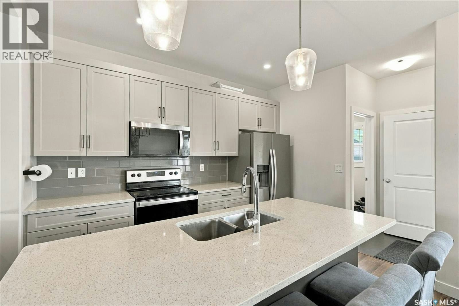 661 Feheregyhazi Boulevard, Saskatoon, SK, S7W 0Z4