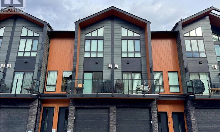 203-2116 Panorama Drive