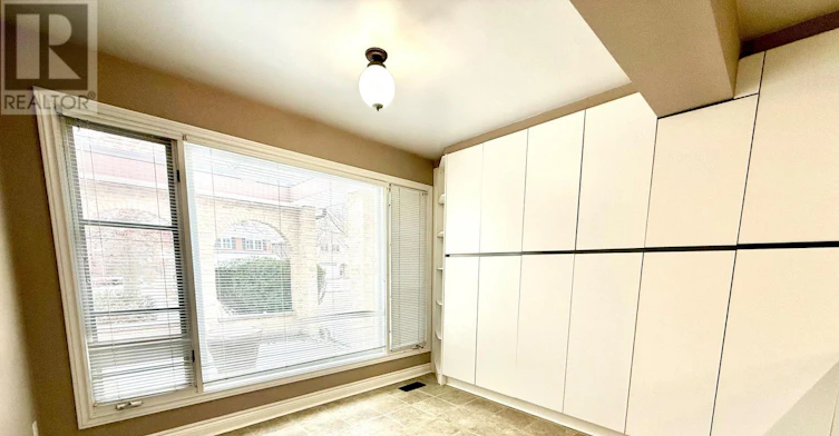 54 Kentland Crescent, Toronto, ON, M2M 2X6 - 5