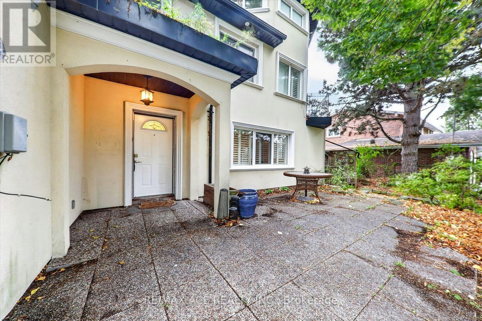 MAIN-3 Larwood Boulevard, Toronto, ON, M1M 2M4