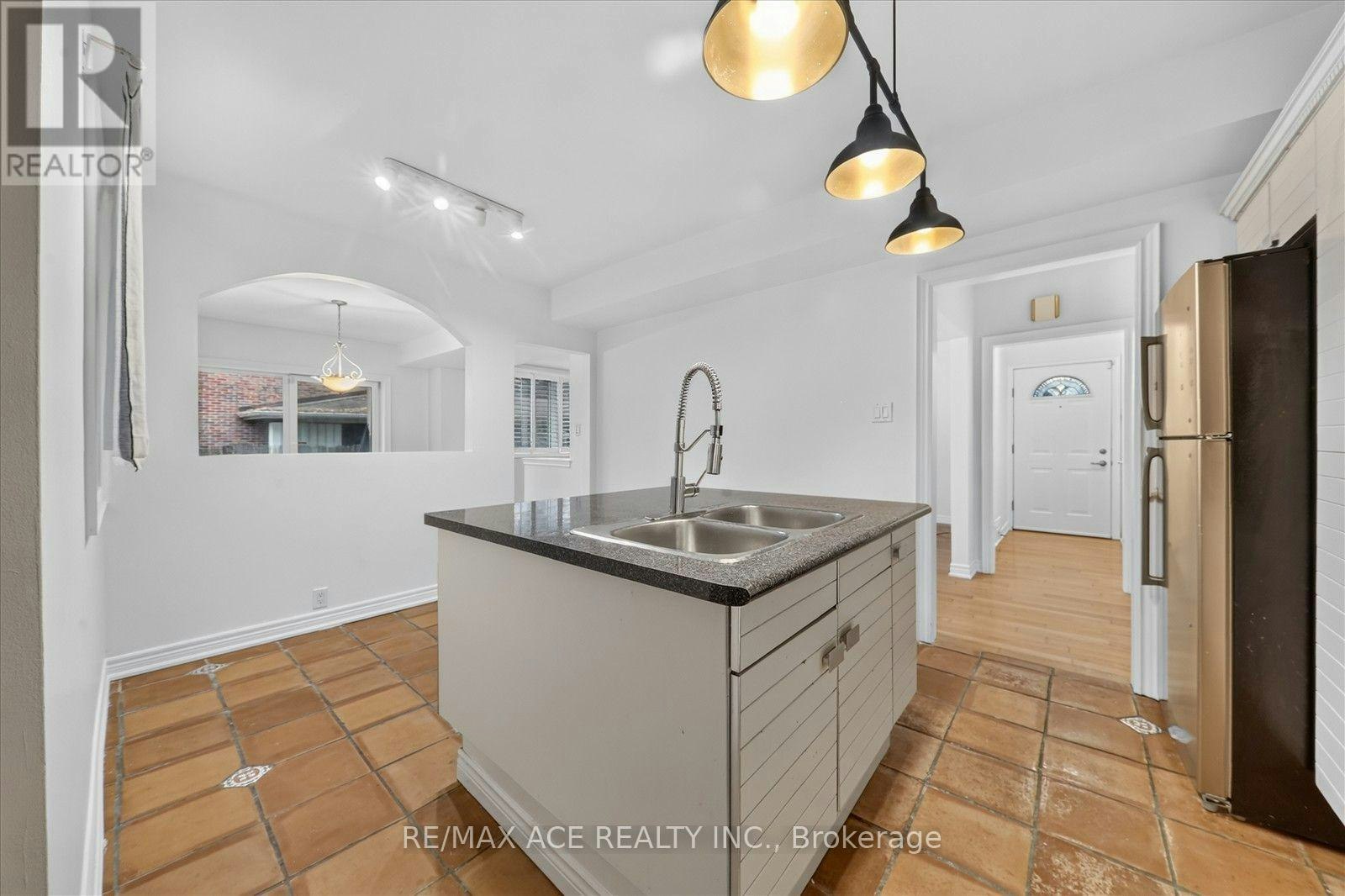 MAIN-3 Larwood Boulevard, Toronto, ON, M1M 2M4 - 15