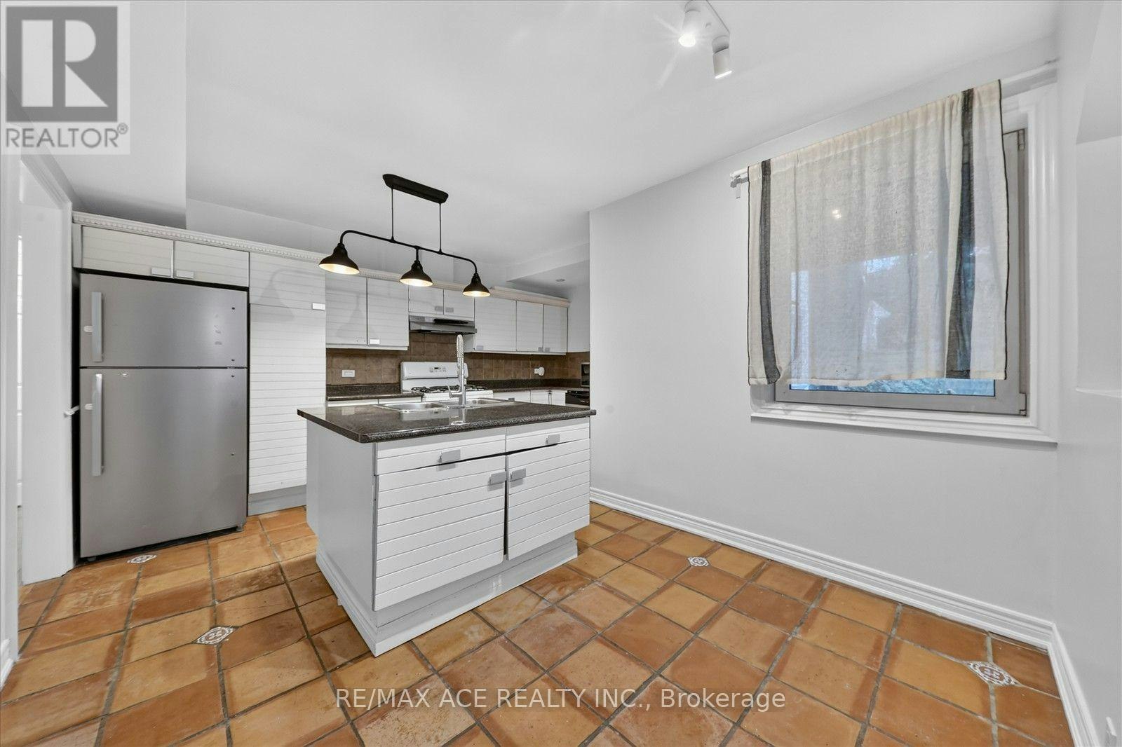 MAIN-3 Larwood Boulevard, Toronto, ON, M1M 2M4 - 13