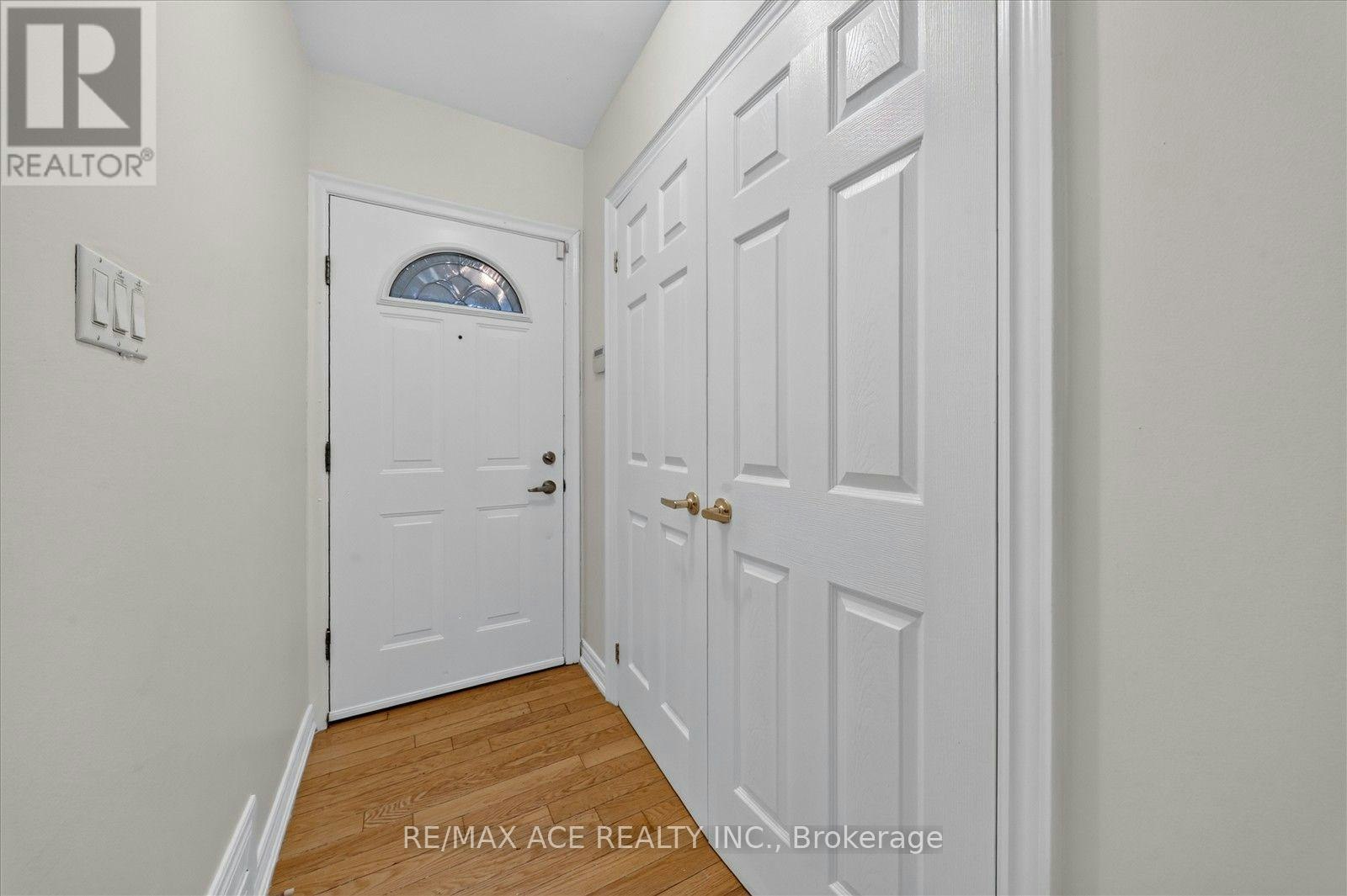 MAIN-3 Larwood Boulevard, Toronto, ON, M1M 2M4 - 4