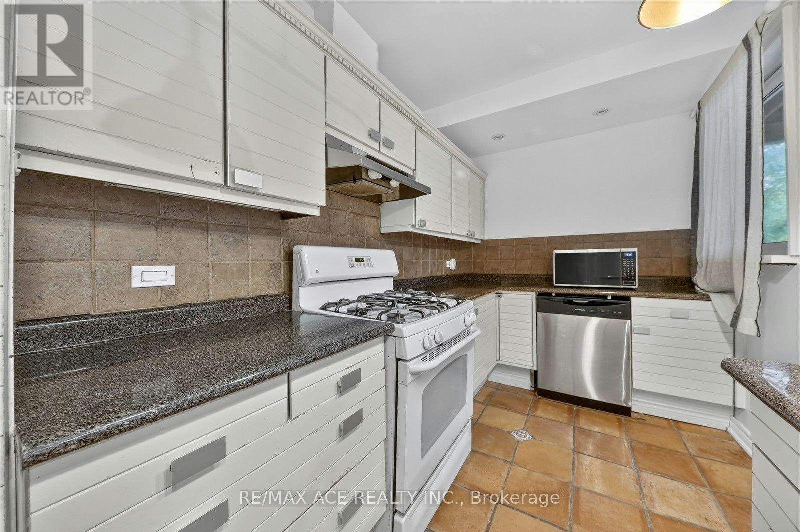 MAIN-3 Larwood Boulevard, Toronto, ON, M1M 2M4 - 14