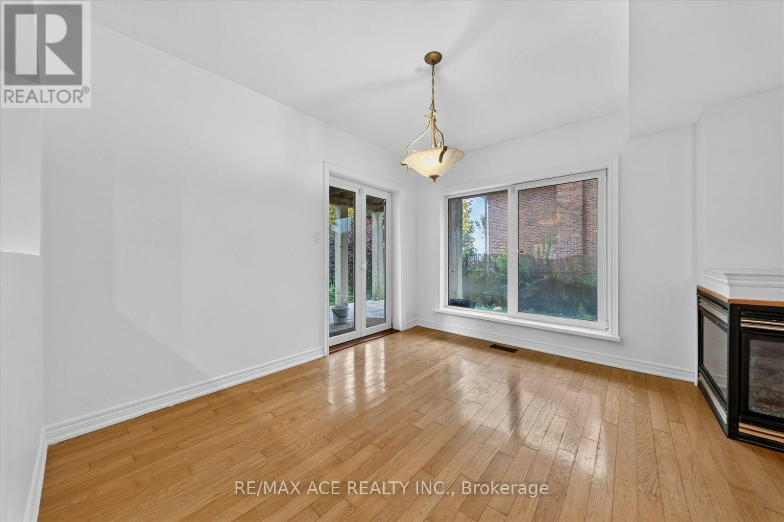 MAIN-3 Larwood Boulevard, Toronto, ON, M1M 2M4 - 10