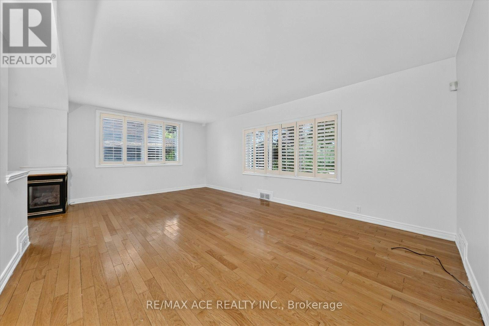 MAIN-3 Larwood Boulevard, Toronto, ON, M1M 2M4 - 5