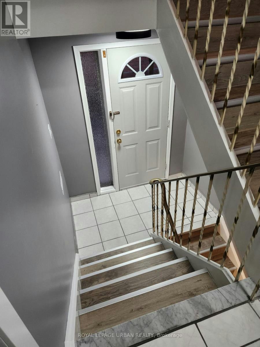 32 Virginia Avenue, Toronto, ON, M4C 2S7 - 12