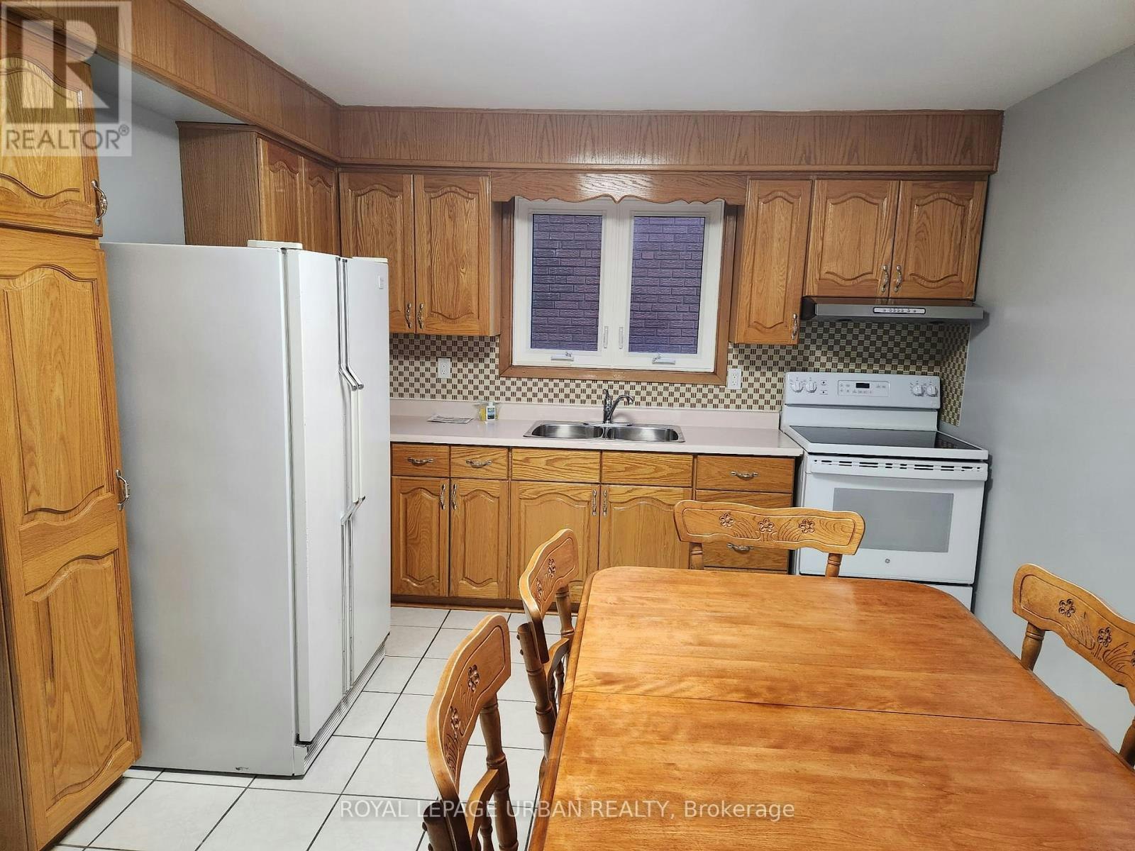 32 Virginia Avenue, Toronto, ON, M4C 2S7 - 7