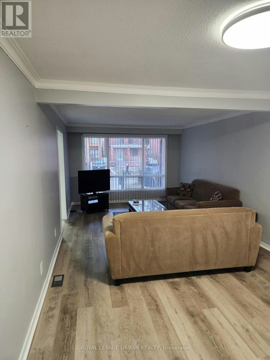 32 Virginia Avenue, Toronto, ON, M4C 2S7 - 3