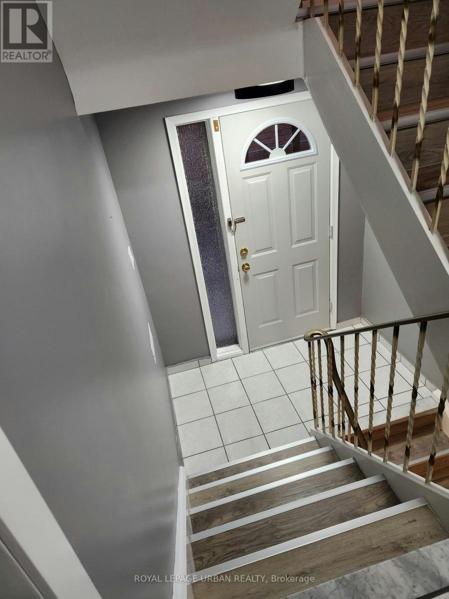32 Virginia Avenue, Toronto, ON, M4C 2S7 - 13
