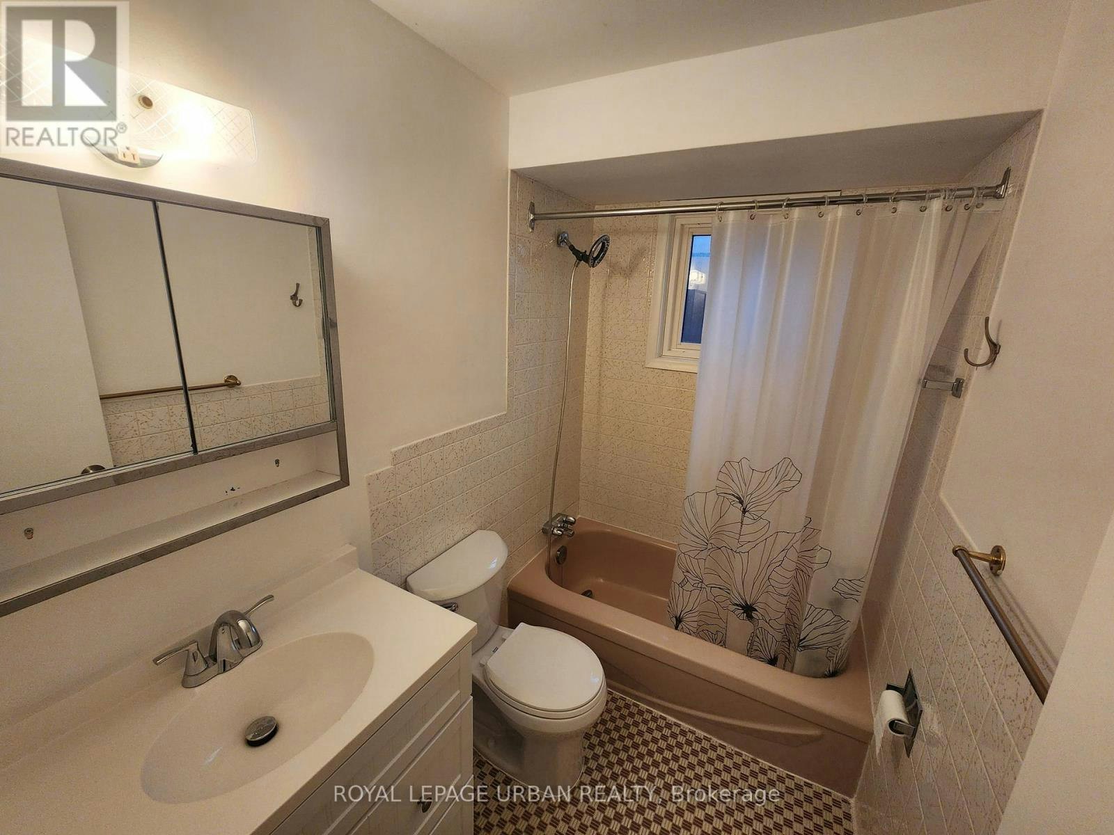 32 Virginia Avenue, Toronto, ON, M4C 2S7 - 11
