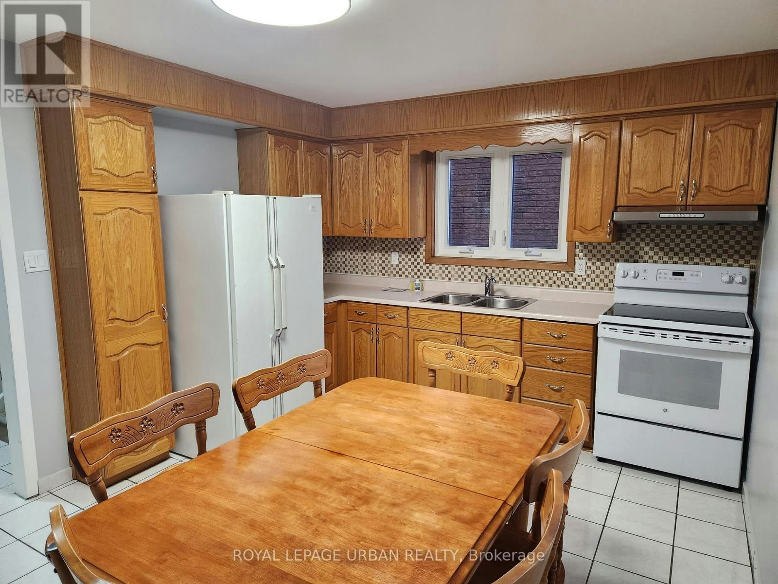 32 Virginia Avenue, Toronto, ON, M4C 2S7 - 6