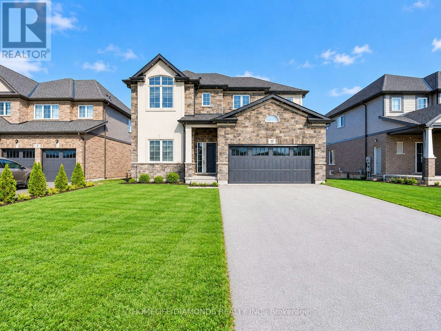 17 Monarch Street, Welland, ON, L3C 0E6