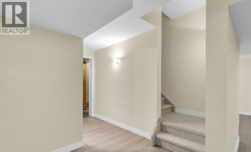 898 Hacienda Court, Windsor, ON, N9G 2T1 - 26