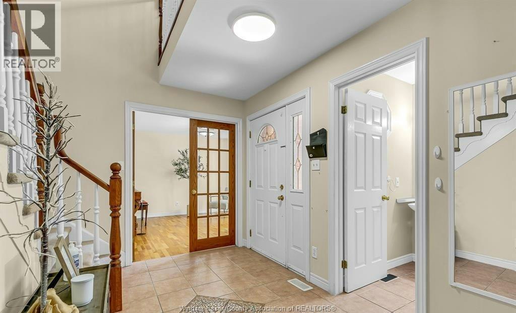 898 Hacienda Court, Windsor, ON, N9G 2T1 - 7