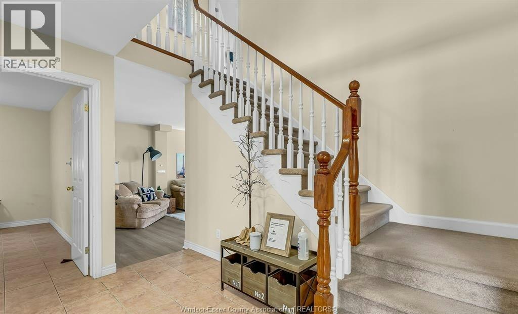 898 Hacienda Court, Windsor, ON, N9G 2T1 - 4