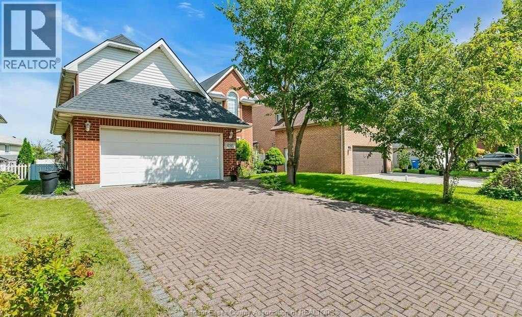 898 Hacienda Court, Windsor, ON, N9G 2T1 - 2