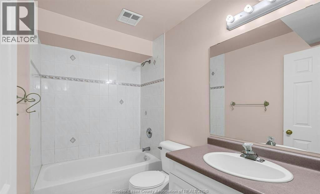 898 Hacienda Court, Windsor, ON, N9G 2T1 - 30