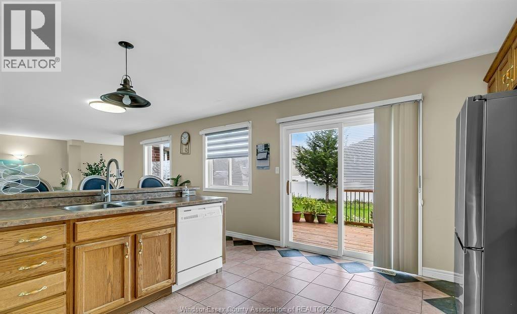 898 Hacienda Court, Windsor, ON, N9G 2T1 - 14