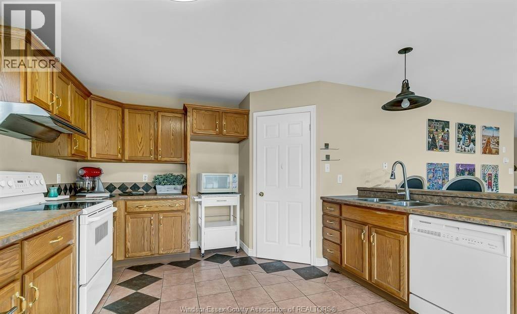 898 Hacienda Court, Windsor, ON, N9G 2T1 - 15