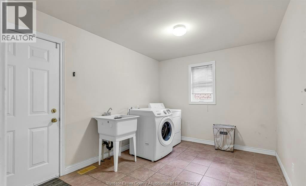 898 Hacienda Court, Windsor, ON, N9G 2T1 - 16