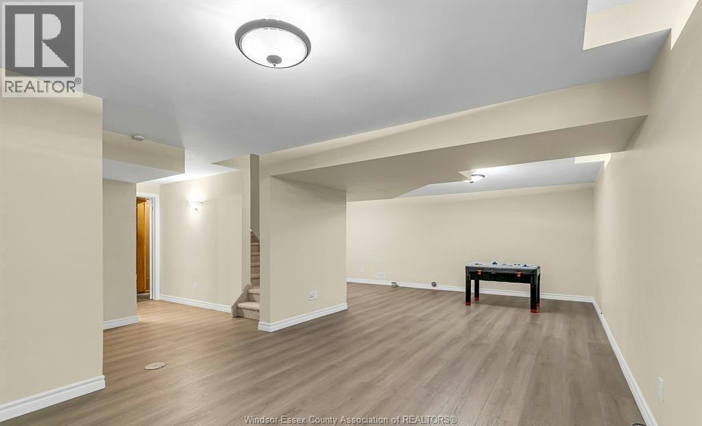 898 Hacienda Court, Windsor, ON, N9G 2T1 - 28