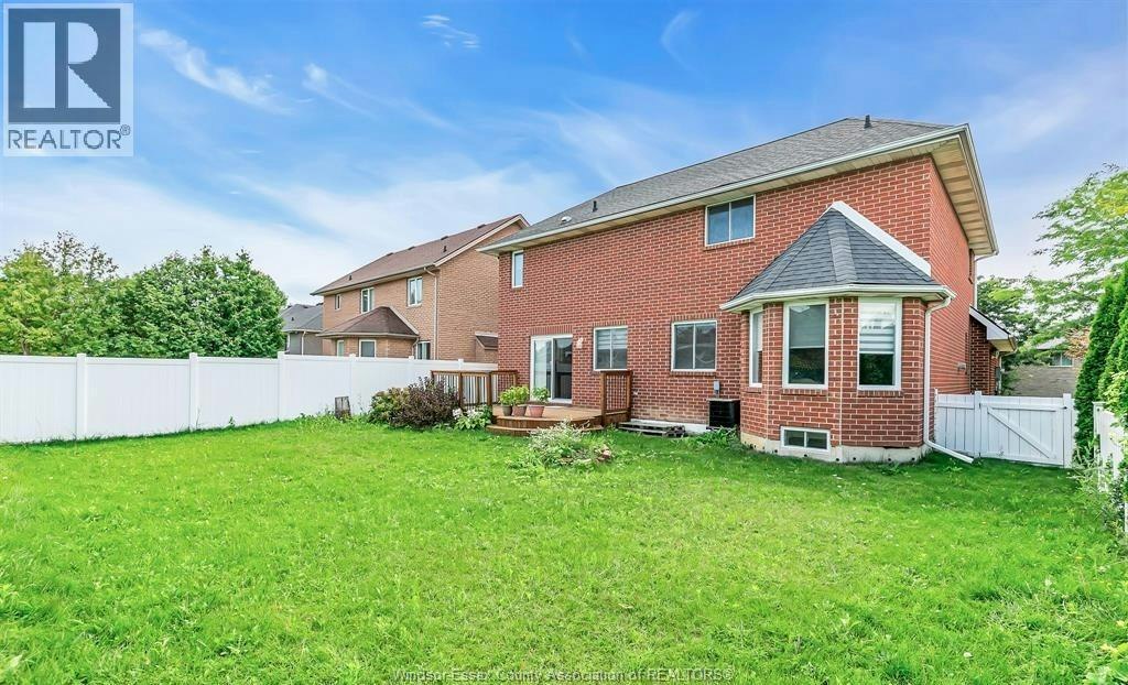 898 Hacienda Court, Windsor, ON, N9G 2T1 - 33