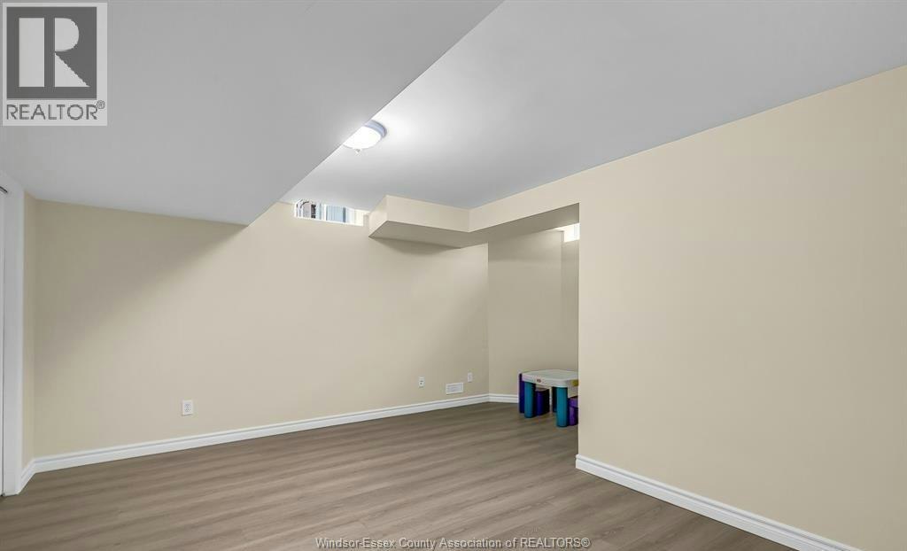 898 Hacienda Court, Windsor, ON, N9G 2T1 - 29