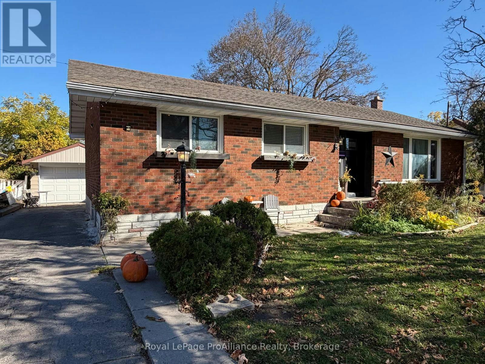 854 Barnardo Avenue, Peterborough, ON, K9H 5V9