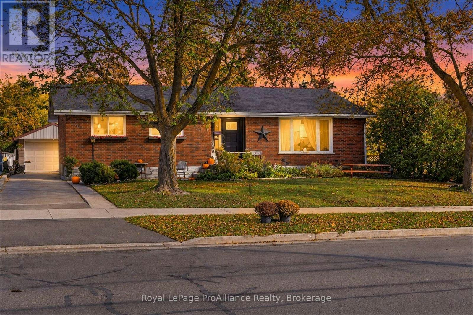 854 Barnardo Avenue, Peterborough, ON, K9H 5V9