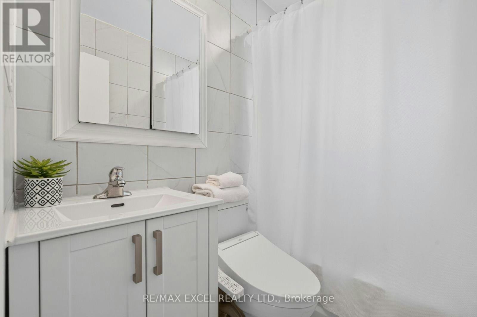 23 Kawartha Avenue, Oshawa, ON, L1H 3Y7 - 26
