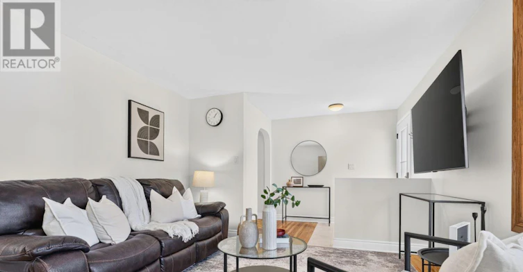 23 Kawartha Avenue, Oshawa, ON, L1H 3Y7 - 11