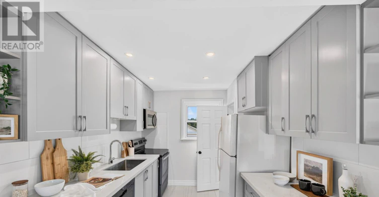 23 Kawartha Avenue, Oshawa, ON, L1H 3Y7 - 16