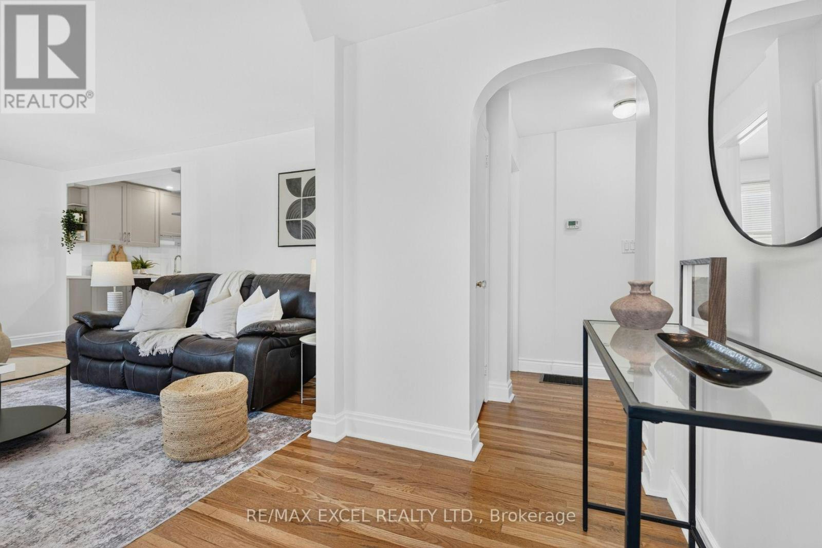 23 Kawartha Avenue, Oshawa, ON, L1H 3Y7 - 7