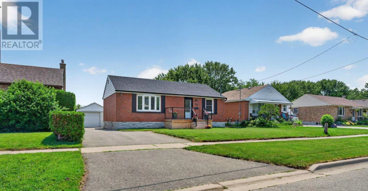 23 Kawartha Avenue, Oshawa, ON, L1H 3Y7 - 3