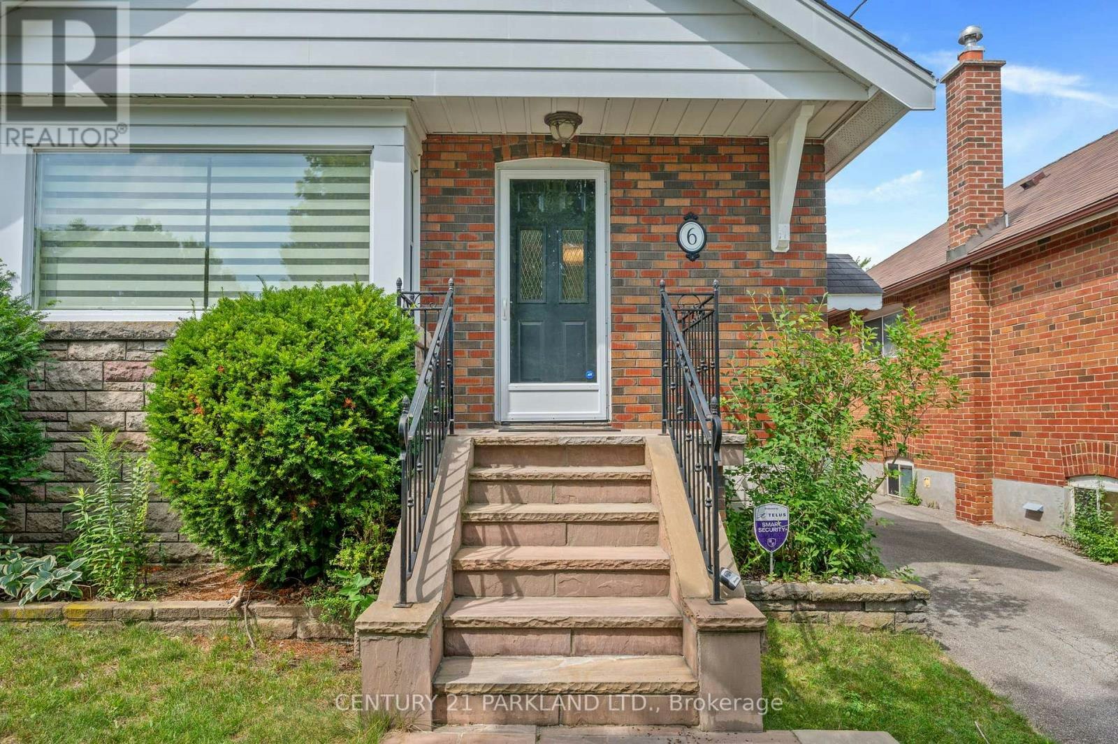 6 Roblin Avenue, Toronto, ON, M4C 3P8 - 2