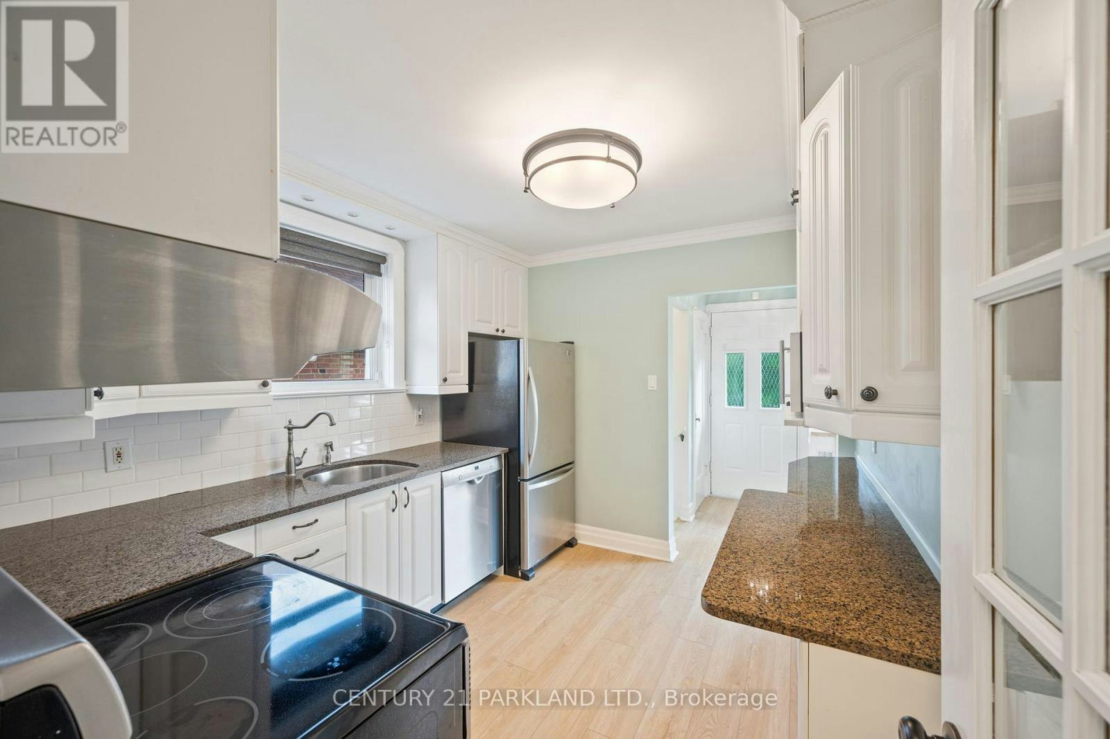 6 Roblin Avenue, Toronto, ON, M4C 3P8 - 11
