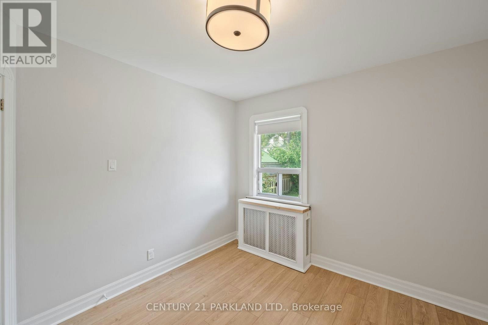 6 Roblin Avenue, Toronto, ON, M4C 3P8 - 21