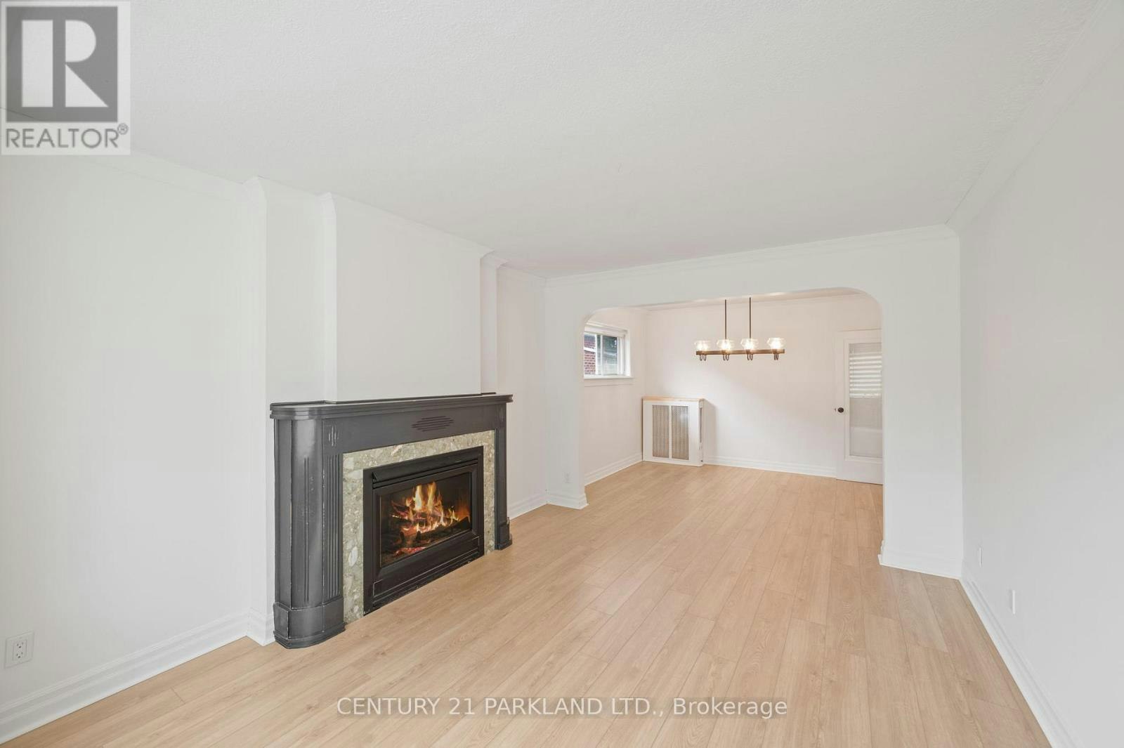 6 Roblin Avenue, Toronto, ON, M4C 3P8 - 7