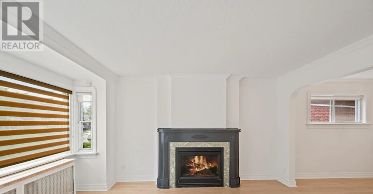 6 Roblin Avenue, Toronto, ON, M4C 3P8 - 5