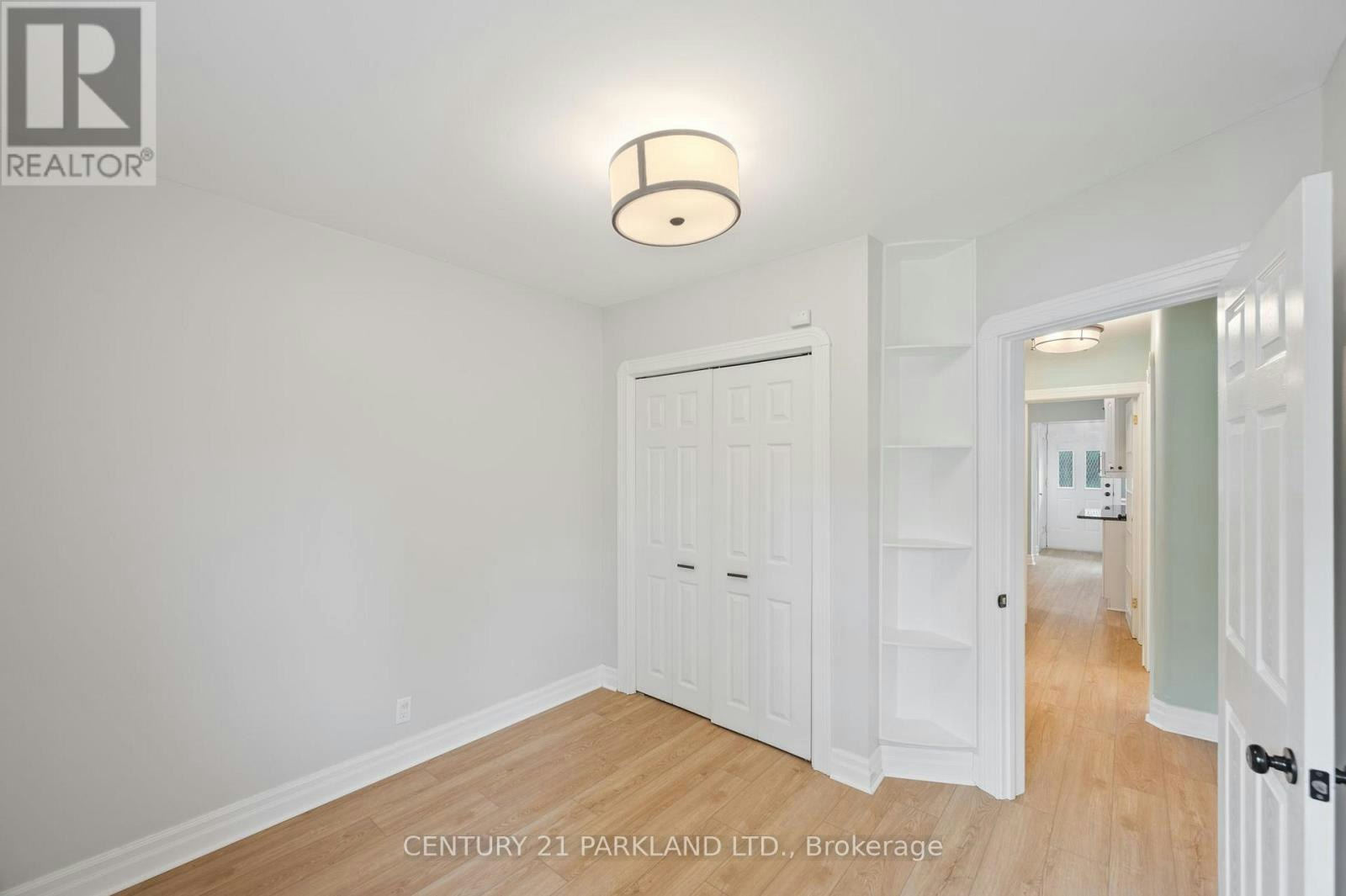 6 Roblin Avenue, Toronto, ON, M4C 3P8 - 23