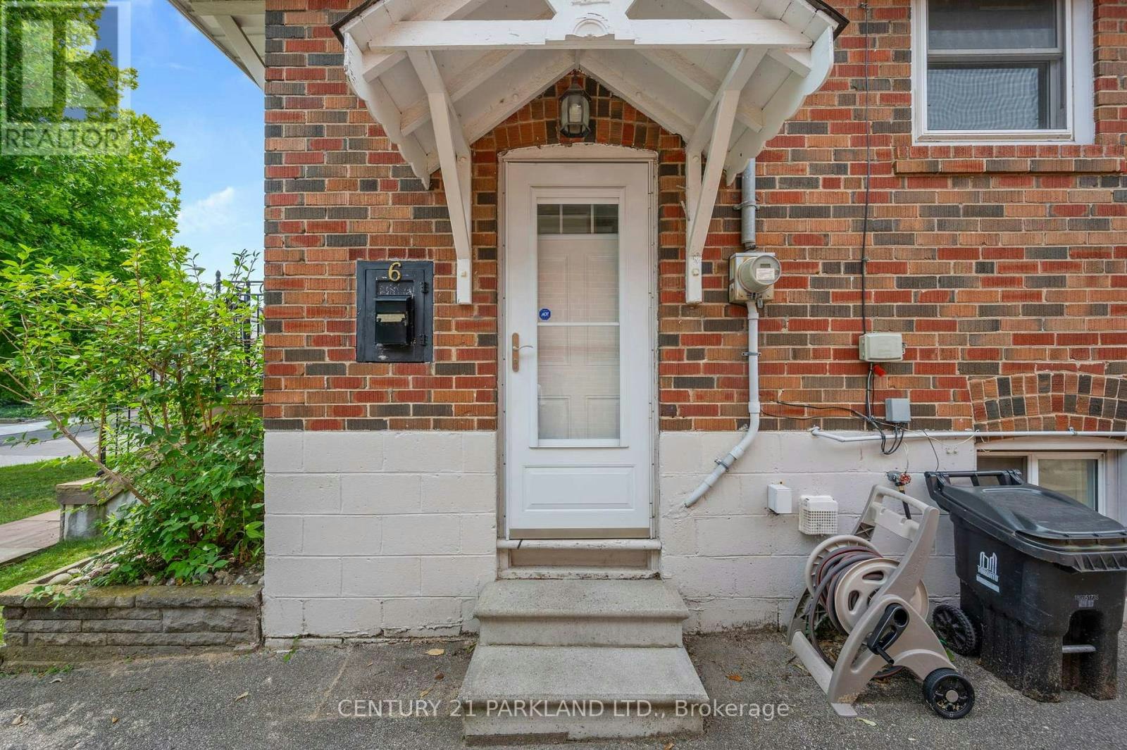 6 Roblin Avenue, Toronto, ON, M4C 3P8 - 36