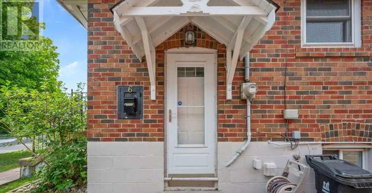 6 Roblin Avenue, Toronto, ON, M4C 3P8 - 36