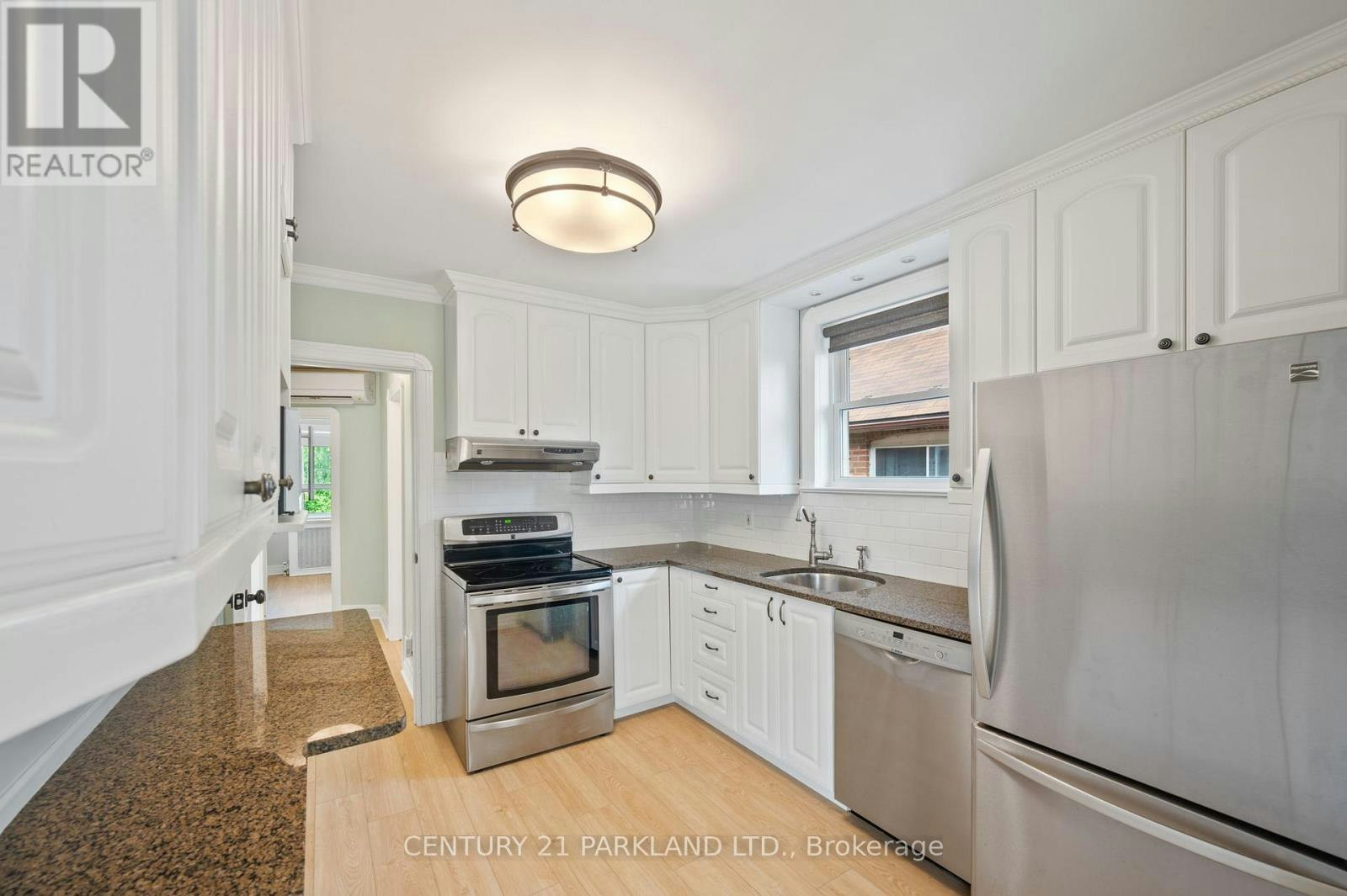 6 Roblin Avenue, Toronto, ON, M4C 3P8 - 12