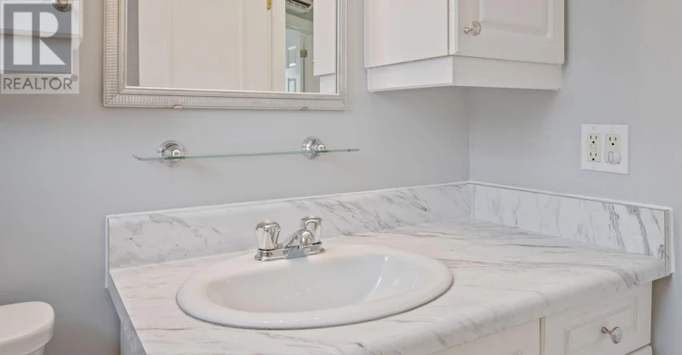 6 Roblin Avenue, Toronto, ON, M4C 3P8 - 18