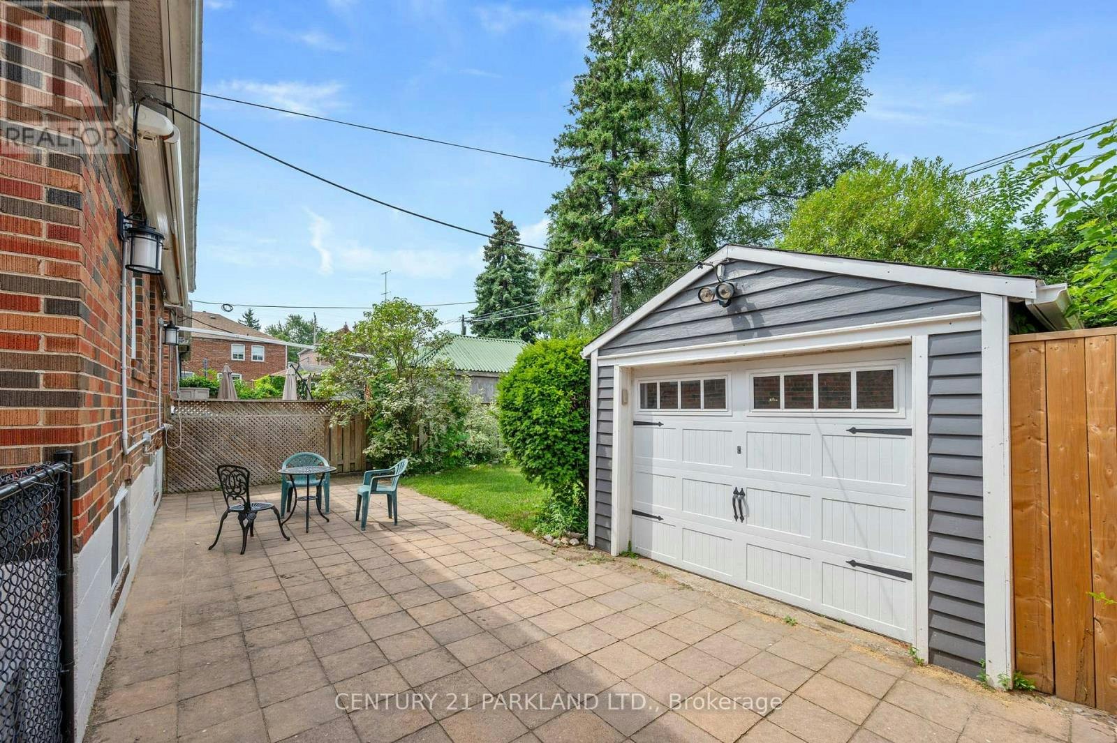 6 Roblin Avenue, Toronto, ON, M4C 3P8 - 40