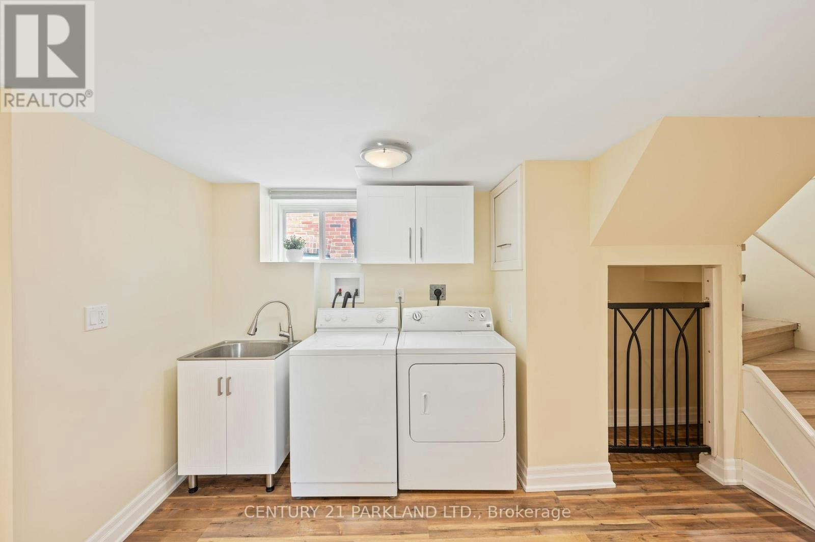 6 Roblin Avenue, Toronto, ON, M4C 3P8 - 34