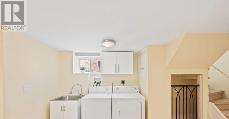 6 Roblin Avenue, Toronto, ON, M4C 3P8 - 34