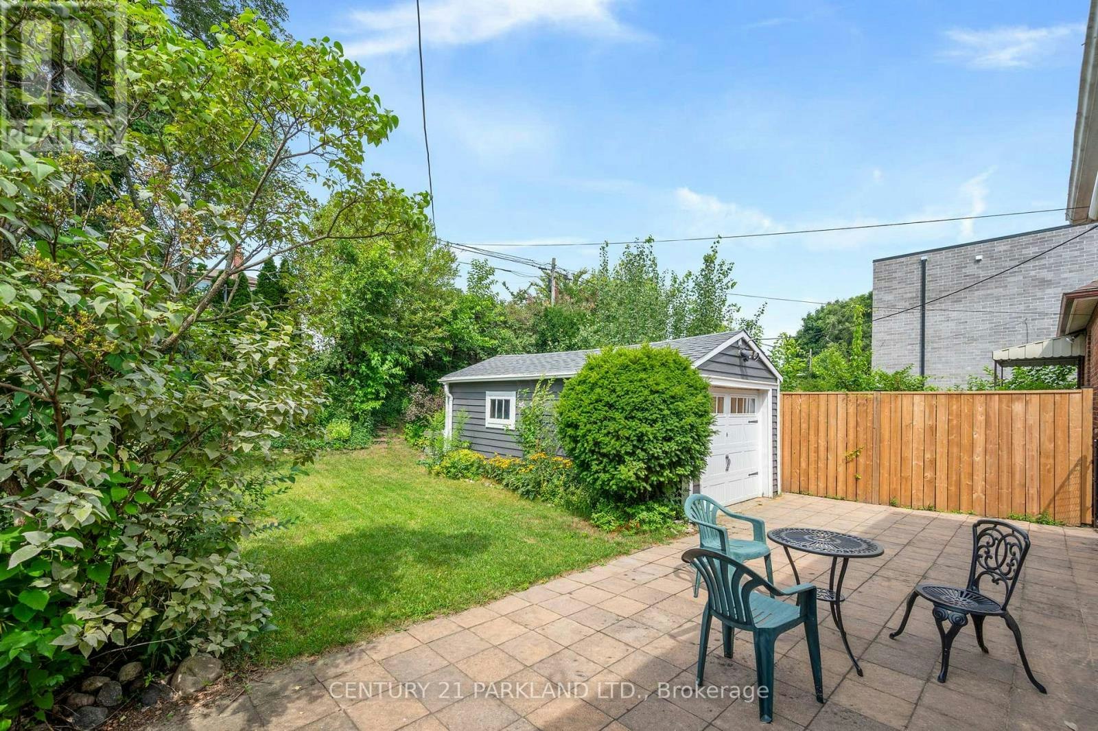 6 Roblin Avenue, Toronto, ON, M4C 3P8 - 38